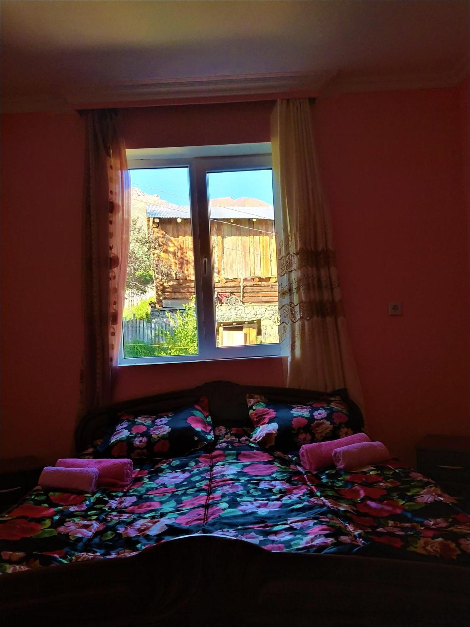 Gujejiani Guest House Mestia Buitenkant foto